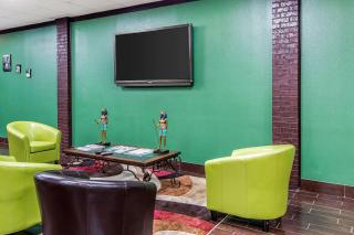 Quality Inn Hinesville - Fort Stewart Area, Kitchenette Rooms - Pool - Guest Laundry - Hinesville - 1