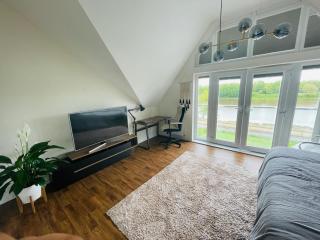 Large En-Suite with Stunning River Views in Lancaster - 1