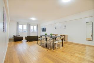 Tolstov Apartments - 250m2 Loft with 6 Rooms im Industriegebiet - 20 Min Messe DUS & Old Town DUS - 4