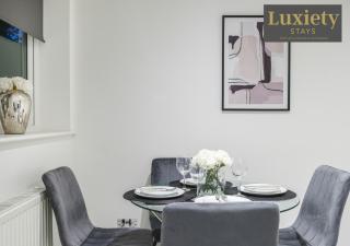 Sleek & Vibrant 1BR with Netflix - City Centre by Luxiety Stays Serviced Accommodation - Southend-on-Sea - 3