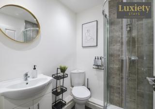 Stylish 1BR By Luxiety Stays Short Lets & Serviced Accommodation Southend on sea - Near High St & Southend Beach - 5