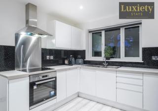 Sleek & Vibrant 1BR with Netflix - City Centre by Luxiety Stays Serviced Accommodation - Southend-on-Sea - 5