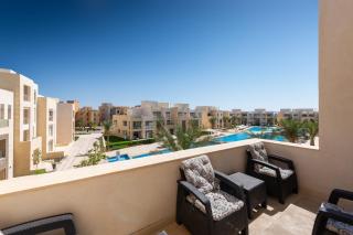 Luxe 3BDR w Private Rooftop Jacuzzi & Beach Access - Hurghada - 6