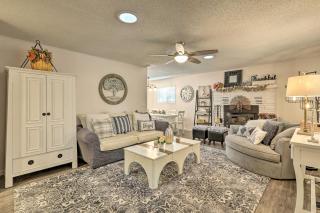 Renovated Cottage with Fire Pit in Munds Park! - Munds Park - 1