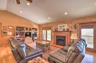 Bring a Pet Bostic Cabin with Mtn Views! - Bostic - 0