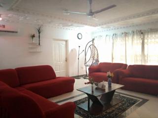 Sleeps8- Private Secure Parking- Garden- AirCon - - 0