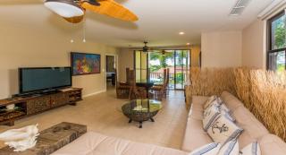 Large, Nautical-Themed End Unit in Coco with Lots of Natural Light - Coco - 7