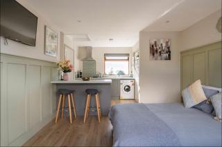 Seaview 1 bed open condo - free parking - 7