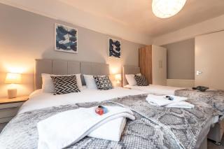 BEST PRICE! Perfect Gunwharf Accommodation - 5 single beds or Kingsize FREE PARKING - Portsmouth - 1