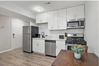 Spacious & Elegant 2-Bedroom Apt - Warren rep - Chicago - 2