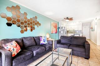 Cherry Grove Retreat & Sea Cabin - Myrtle Beach - 8