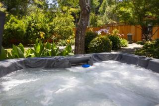 Villa Mimosa Hot Tub Fire Table BBQ Walk to River Dog Friendly - Guerneville - 0