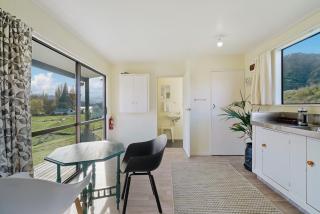 Glendhu Station Cottage - Glendhu Bay Holiday Home - Glendhu - 6