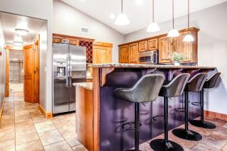 Classy and Comfortable Condo in Bear Hollow - 2