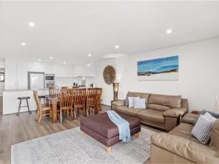 Villa Serene 3, 6-10 Market Street - Surfside Apartments WiFi, water views, Air Con, Pool - 3