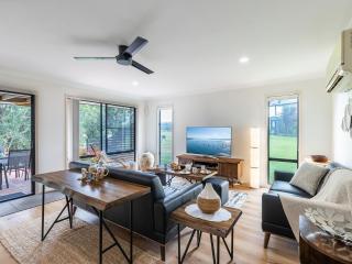 Villa 121 Horizons - Salamander Bay - 4