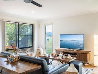 Villa 121 Horizons - Salamander Bay - 3