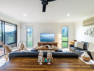 Villa 121 Horizons - Salamander Bay - 2