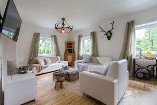Forest Chalet, 15 min to salzburg olt town, and most beautiful lakes, secluded location, 1,000 sqm garden, mountainview, panorama sauna, bath whirlpool, BBQ&bikes&sunbeds for free, up to 10 p - Golling an der Salzach - 8