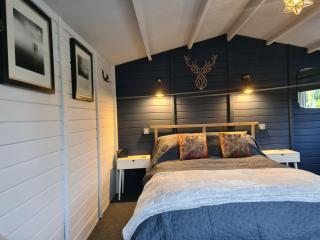 The Little Hide - Adult Only Camping Pods - 7