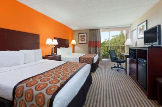 Howard Johnson by Wyndham Arlington Ballpark / Six Flags - Arlington - 2