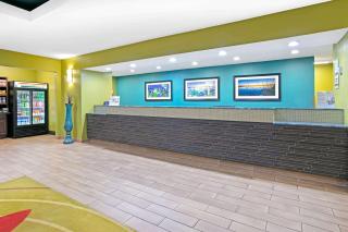 La Quinta Inn and Suites by Wyndham Paris - Paris - 6