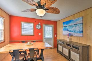 Ocean View, Deck Colorful Crystal Beach Home! - Crystal Beach - 2