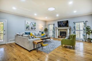 Hilltop Marietta Apt with Custom Design and Decor! - 0