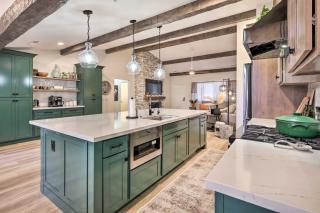 Stylish Flagstaff Hideaway with Hot Tub and Fire Pit! - Flagstaff - 1