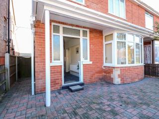 4 Dorothy Avenue - Skegness - 9