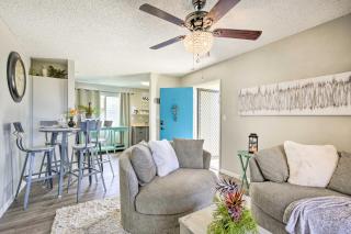 Sunny Central Condo Lanai and Community Pool Access - Kailua-Kona - 9