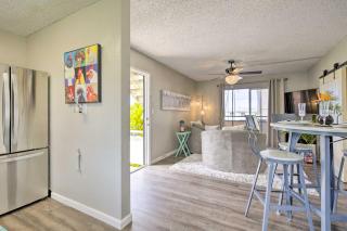 Sunny Central Condo Lanai and Community Pool Access - Kailua-Kona - 7