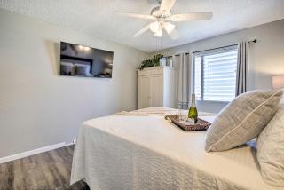Sunny Central Condo Lanai and Community Pool Access - Kailua-Kona - 1