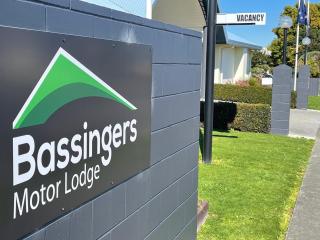 Bassingers Motor Lodge - Levin - 9