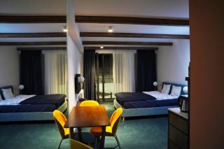 Atrium Apartment 245 - 3