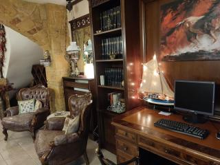 British Wood 'n Stone House - 2