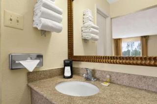 Days Inn by Wyndham Emporia - Emporia - 6