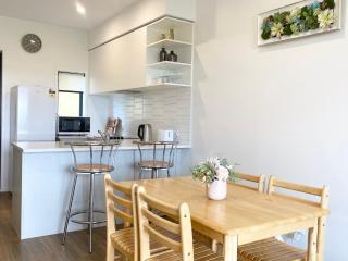 Stunning Townhouse - Walking to Botany Shopping Center - Auckland - 5