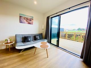 Stunning Townhouse - Walking to Botany Shopping Center - Auckland - 1