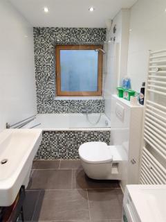 ALFA Apartment Stuttgart Mitte 2 Zimmer City-Lage Berliner Platz Balkon Netflix Küche WM l 2BR 5 Beds 6 People l Fully equipped Kitchen & Bathroom - 5