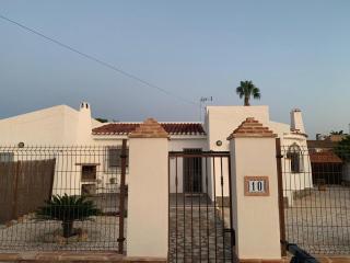CHALET CON PISCINA PRIVADA - Torrevieja - 9