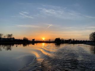 New high end waterfront family villa - 1