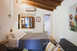 Small Guesthouse In The Garden - Amarynthos - 1