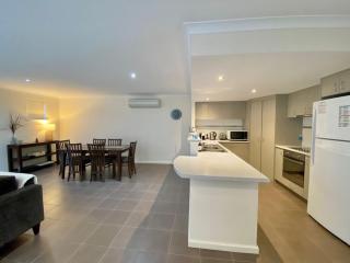 SixtySix at Cape View - Broadwater - 1