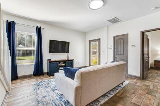 Cozy Charmer in Town - Savannah - 8