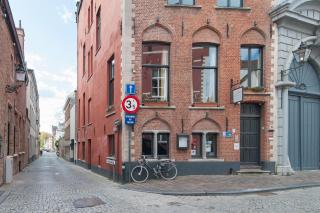 Cornerhouse Level Ten by Romy&Travis - Bruges - 1