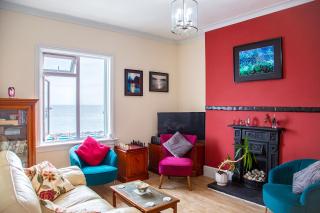 Seagulls Nest Beachfront Apartment With 3 Bedrooms - Hastings - 3