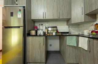 Cosy 2-bedroom home with garden and free parking - 2