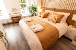 THE PALMS Lux living Condo B'mouth Town Centre & Beach - 8
