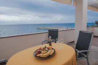 Beachfront Apartments Tolo with Pool - Novalja - 3